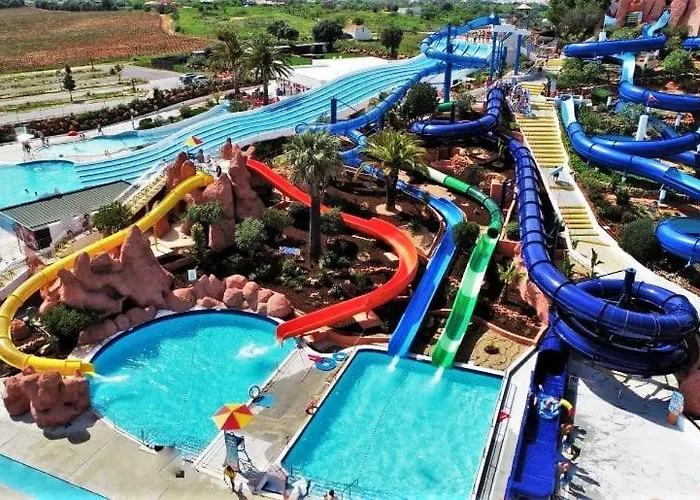 公寓 T2 Oasis Parque, Piscinas, Jacuzzi E Tenis! 波尔蒂芒